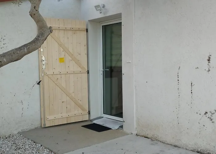 T2 - Jusqu'a 4 Couchages - Avec Jardin Apartment