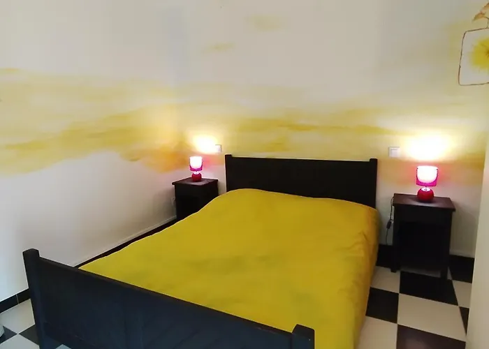 T2 - Jusqu'a 4 Couchages - Avec Jardin Apartment