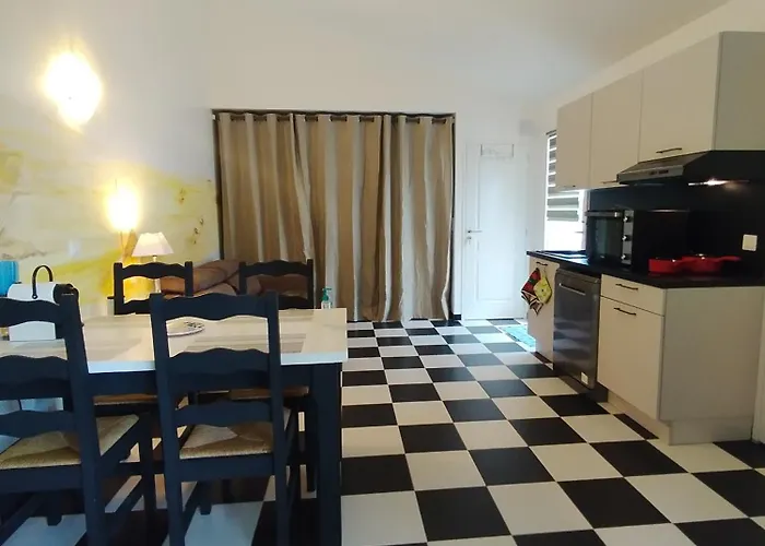 T2 - Jusqu'a 4 Couchages - Avec Jardin Apartment