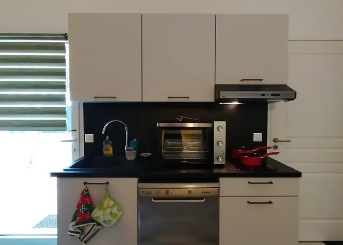 T2 - Jusqu'a 4 Couchages - Avec Jardin Apartment
